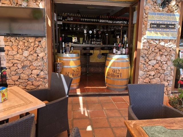 Restaurant/Bar til salgs i Nerja med svømmebasseng - € 399 000 (Ref: 7144936)