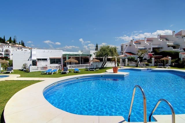 Ravintola/baari myytävänä paikassa Nerja mukana uima-altaan - 875 000 € (Ref: 7323544)