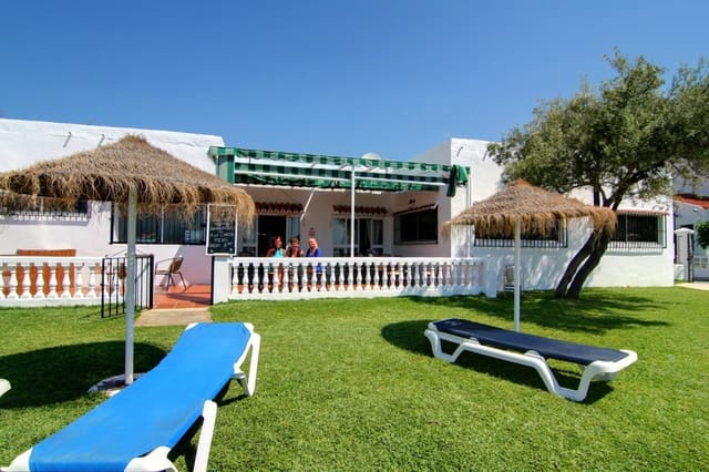 Ravintola/baari myytävänä paikassa Nerja mukana uima-altaan - 875 000 € (Ref: 7323544)