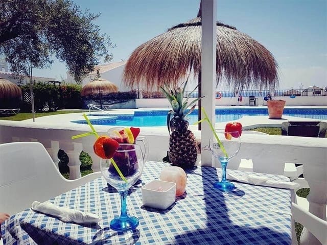 Ravintola/baari myytävänä paikassa Nerja mukana uima-altaan - 875 000 € (Ref: 7323544)