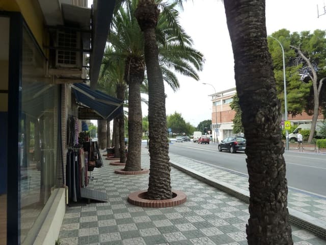 Kommersiell til salgs i Nerja - € 250 000 (Ref: 7764864)