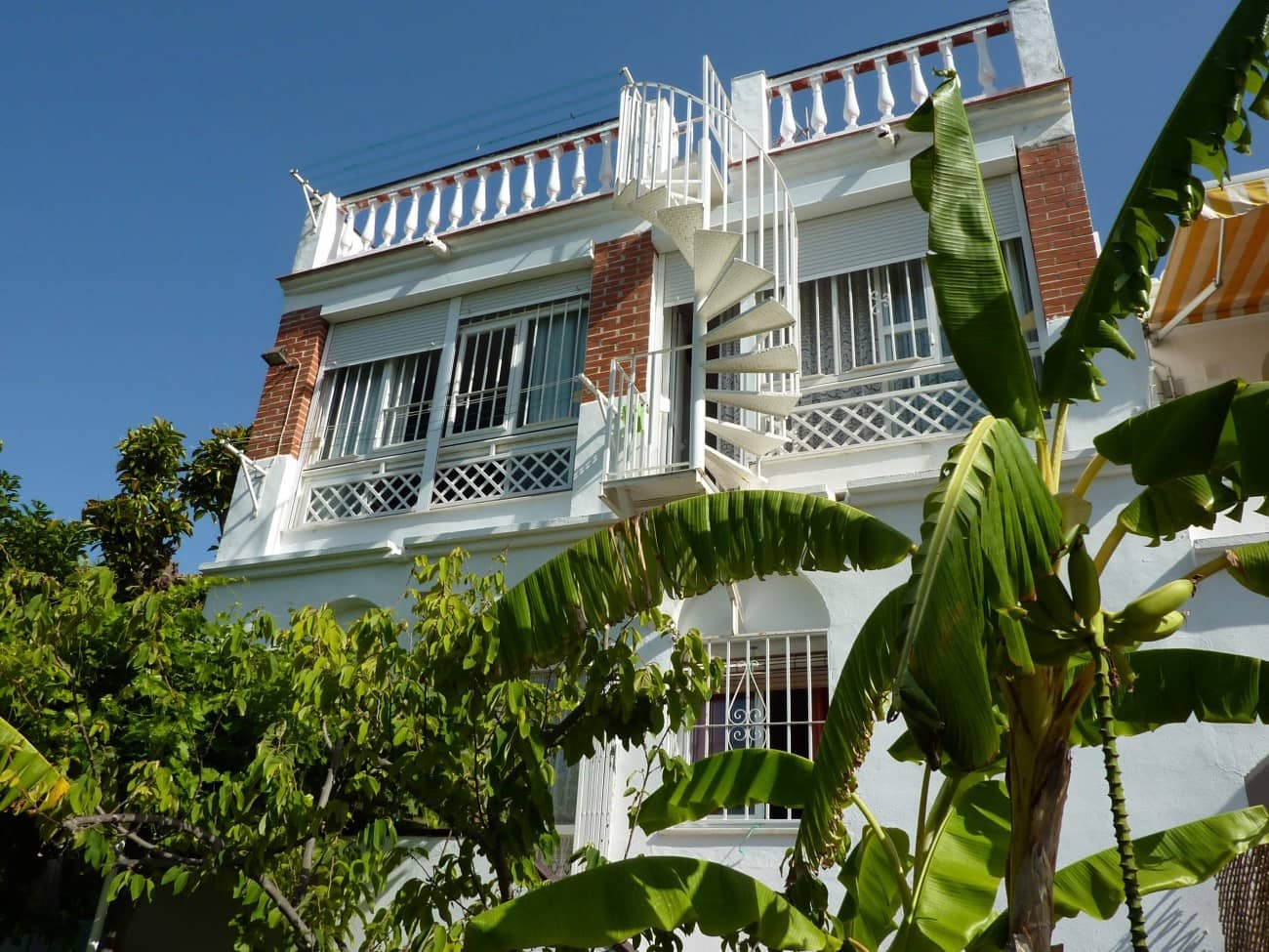 2 soveværelse Byhus til salg i Nerja med swimmingpool - € 379.000 (Ref: 7764874)