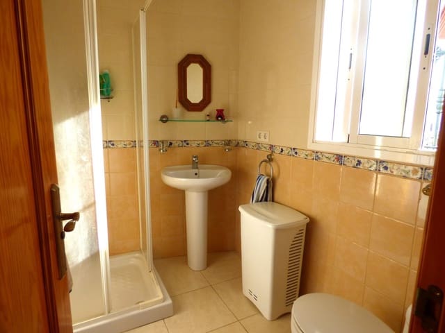 3 soveværelse Villa til salg i Torrox-Costa, Torrox med swimmingpool garage - € 425.000 (Ref: 7842407)