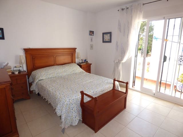 3 soveværelse Villa til salg i Torrox-Costa, Torrox med swimmingpool garage - € 425.000 (Ref: 7842407)
