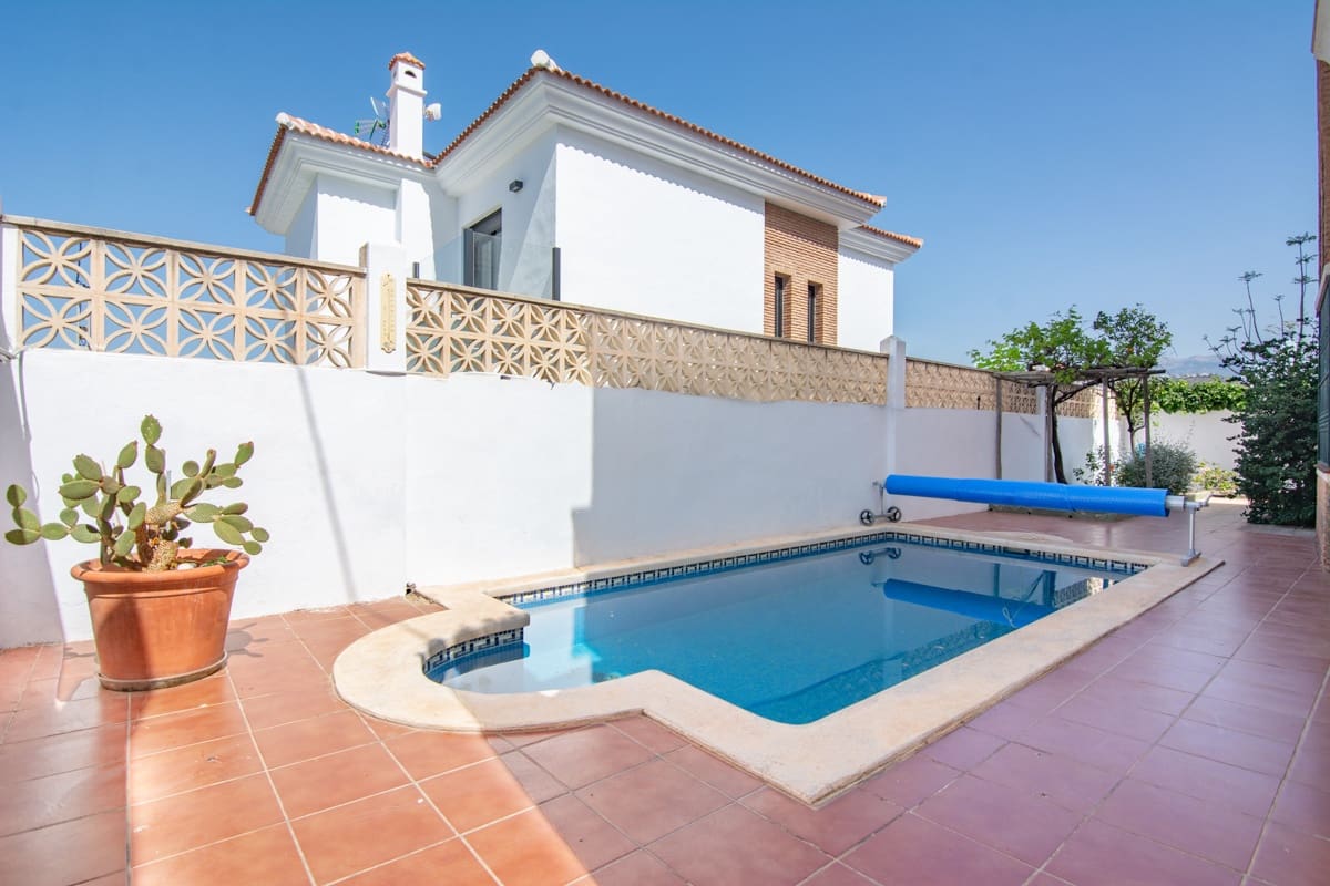 3 sovrum Villa till salu i Torrox-Costa med pool garage - 425 000 € (Ref: 7842407)