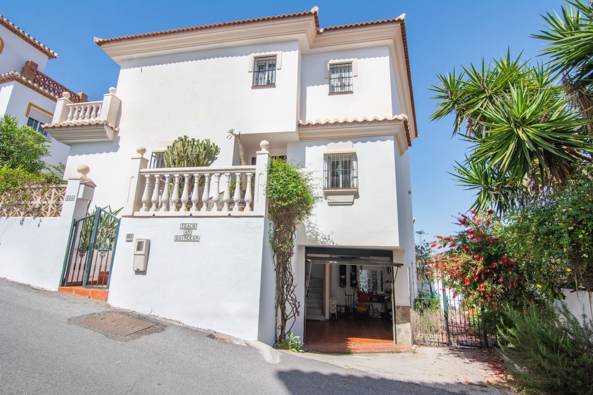 3 sovrum Villa till salu i Torrox-Costa med pool garage - 425 000 € (Ref: 7842407)