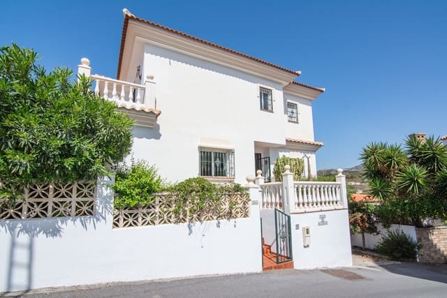 3 quarto Moradia para venda em Torrox-Costa, Torrox com piscina garagem - 425 000 € (Ref: 7842407)