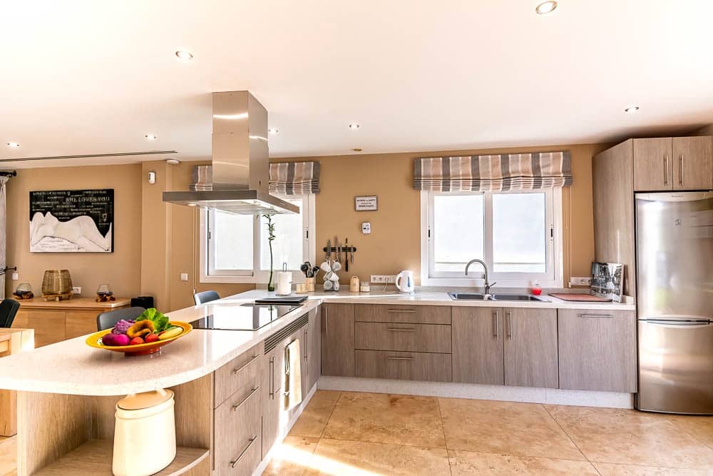 6 bedroom Villa for sale in Nerja with pool garage - € 825,000 (Ref: 7875533)