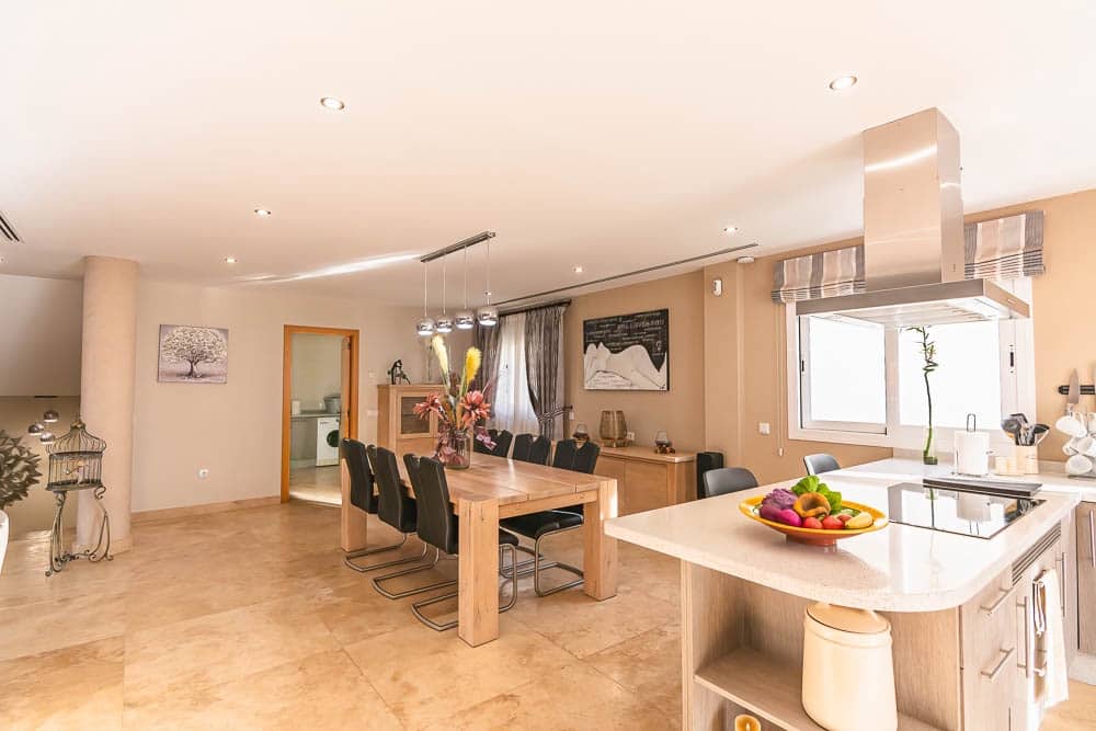 6 bedroom Villa for sale in Nerja with pool garage - € 825,000 (Ref: 7875533)