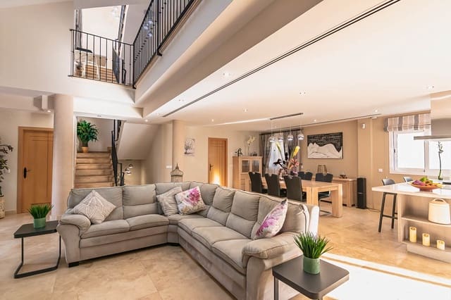 6 bedroom Villa for sale in Nerja with pool garage - € 825,000 (Ref: 7875533)