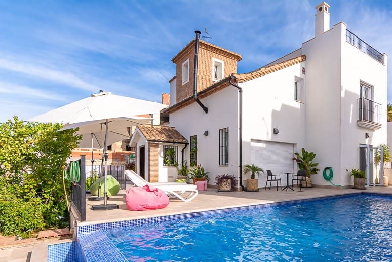 6 bedroom Villa for sale in Nerja with pool garage - € 825,000 (Ref: 7875533)
