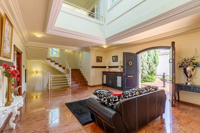 4 Zimmer Villa zu verkaufen in Nerja mit Pool Garage - 2.700.000 € (Ref: 8836336)