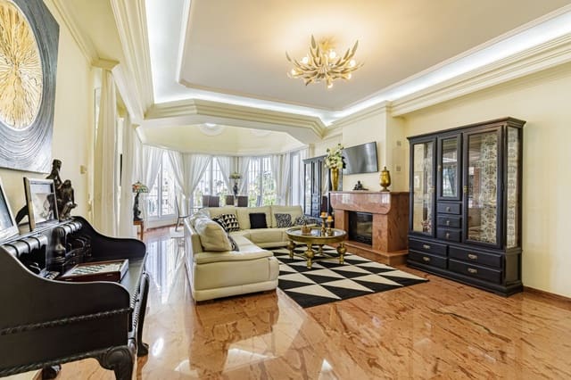 4 Zimmer Villa zu verkaufen in Nerja mit Pool Garage - 2.700.000 € (Ref: 8836336)