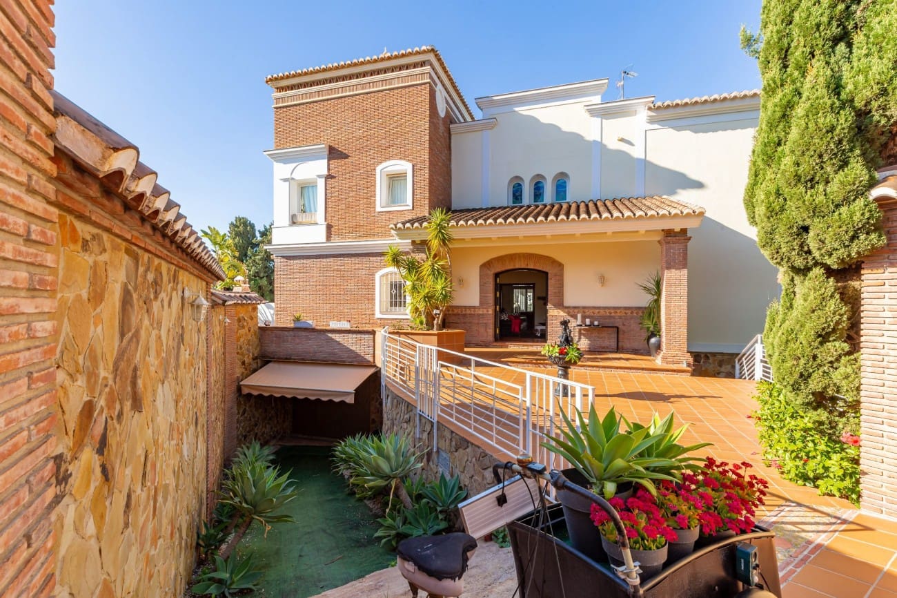 4 Zimmer Villa zu verkaufen in Nerja mit Pool Garage - 2.700.000 € (Ref: 8836336)