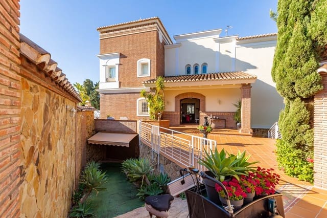 4 Zimmer Villa zu verkaufen in Nerja mit Pool Garage - 2.700.000 € (Ref: 8836336)