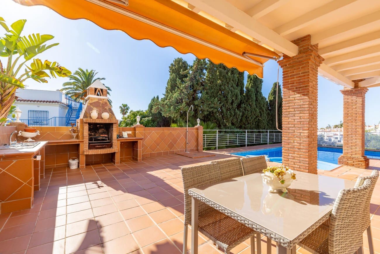 4 Zimmer Villa zu verkaufen in Nerja mit Pool Garage - 2.700.000 € (Ref: 8836336)