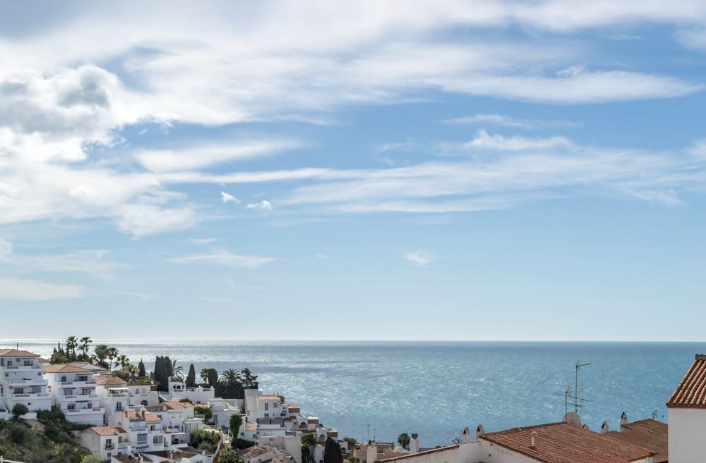 2 bedroom Apartment for sale in Nerja with pool - € 325,000 (Ref: 8921239)