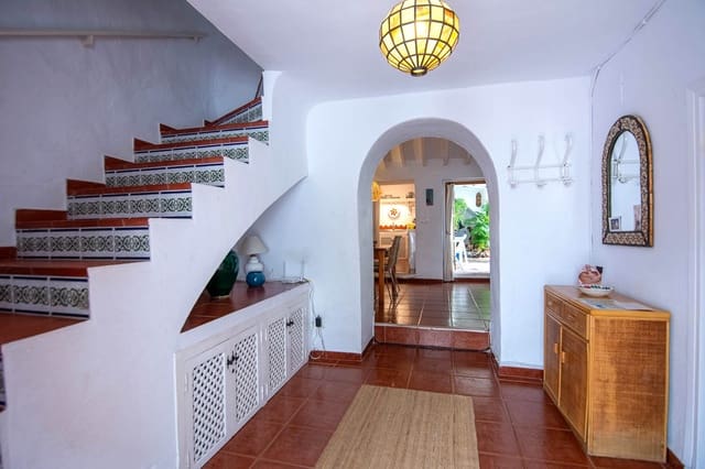 Casa de 4 habitaciones en Nerja en venta con piscina - 649.000 € (Ref: 8968034)