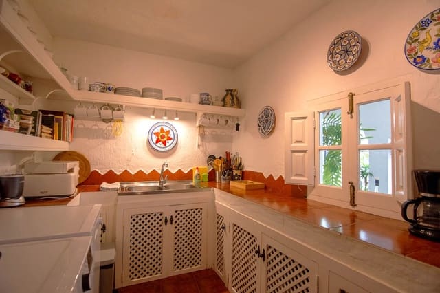 Casa de 4 habitaciones en Nerja en venta con piscina - 649.000 € (Ref: 8968034)