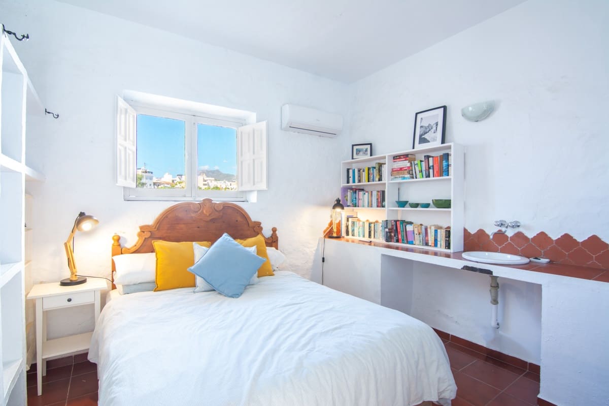 Casa de 4 habitaciones en Nerja en venta con piscina - 649.000 € (Ref: 8968034)