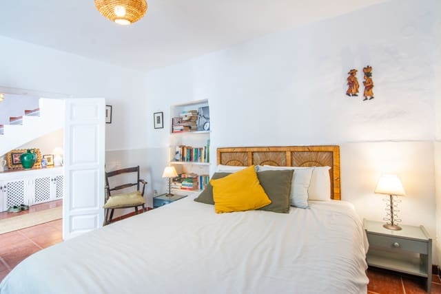 Casa de 4 habitaciones en Nerja en venta con piscina - 649.000 € (Ref: 8968034)