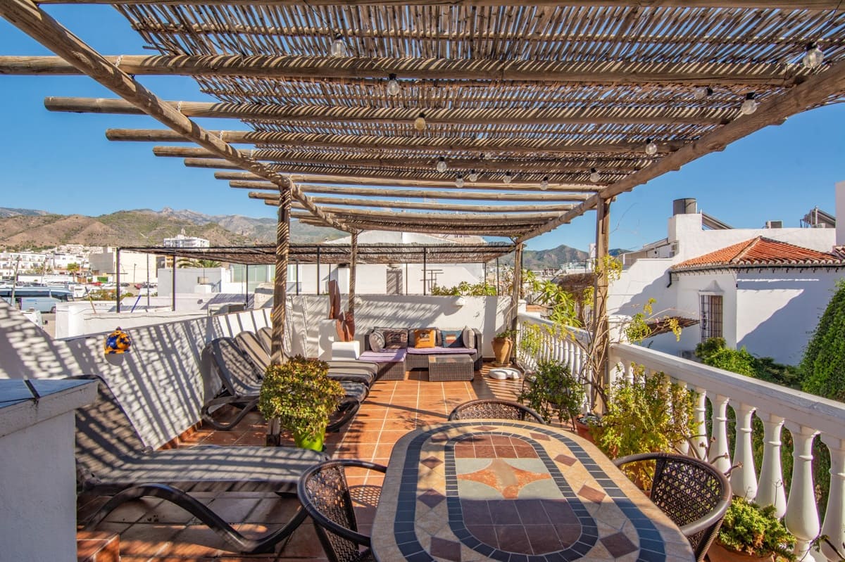 Casa de 4 habitaciones en Nerja en venta con piscina - 649.000 € (Ref: 8968034)