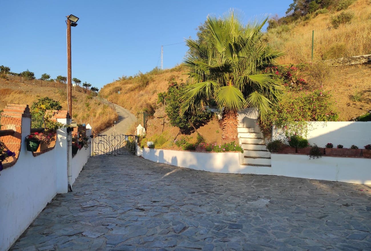 2 soveværelse Finca/Landehus til salg i Torrox med swimmingpool - € 490.000 (Ref: 9124673)