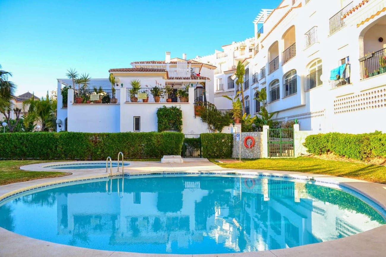 2 soveværelse Lejlighed til salg i Nerja med swimmingpool - € 378.000 (Ref: 9134127)