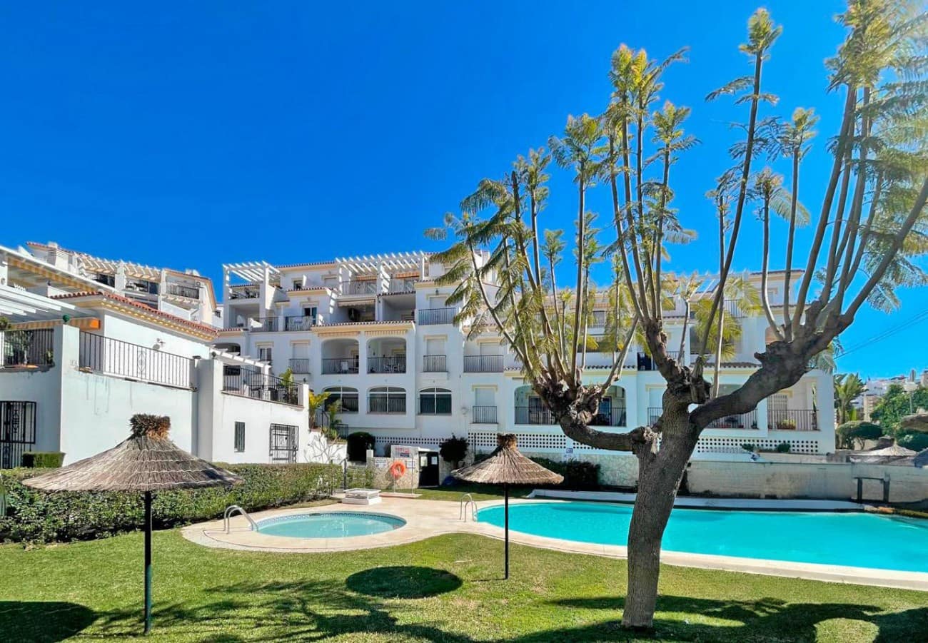 2 soveværelse Lejlighed til salg i Nerja med swimmingpool - € 378.000 (Ref: 9134127)