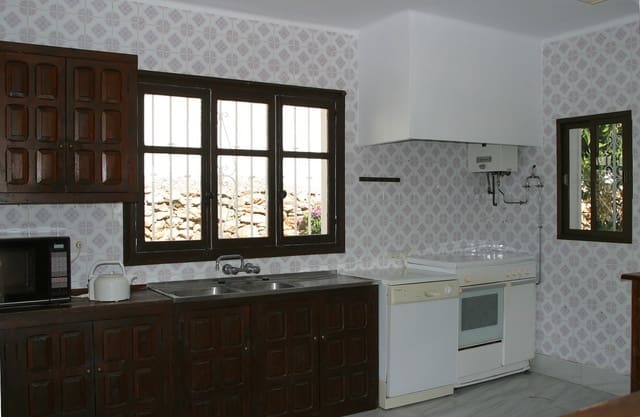 Chalet de 3 habitaciones en Nerja en venta con piscina - 595.000 € (Ref: 9136931)