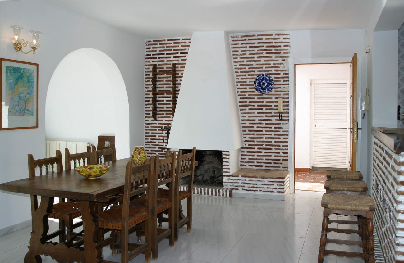 3 bedroom Villa for sale in Nerja with pool - € 595,000 (Ref: 9136931)