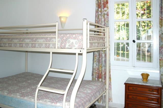 Chalet de 3 habitaciones en Nerja en venta con piscina - 595.000 € (Ref: 9136931)