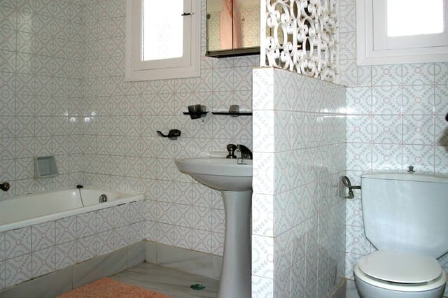 Chalet de 3 habitaciones en Nerja en venta con piscina - 595.000 € (Ref: 9136931)