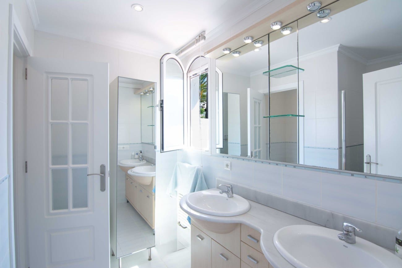 8 makuuhuone Huvila myytävänä paikassa Nerja mukana 
autotalli - 1 590 000 € (Ref: 9160822)