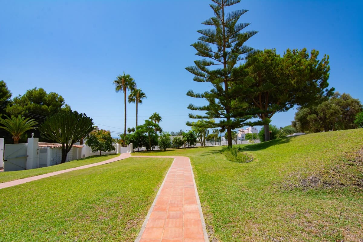 8 makuuhuone Huvila myytävänä paikassa Nerja mukana 
autotalli - 1 590 000 € (Ref: 9160822)