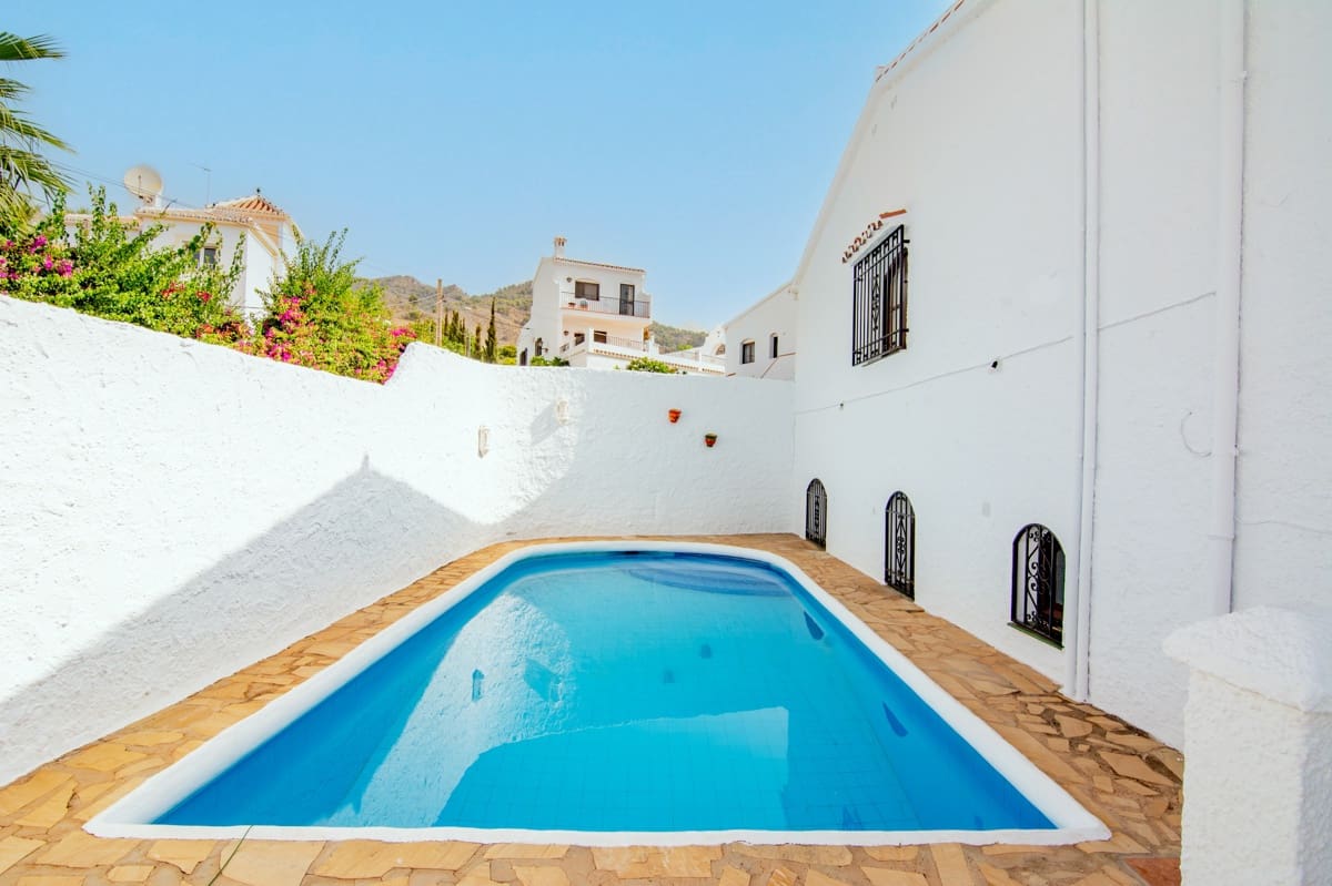 3 makuuhuone Huvila myytävänä paikassa Nerja mukana uima-altaan - 585 000 € (Ref: 9197547)