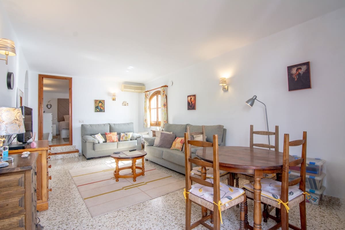 3 makuuhuone Huvila myytävänä paikassa Nerja mukana uima-altaan - 585 000 € (Ref: 9197547)