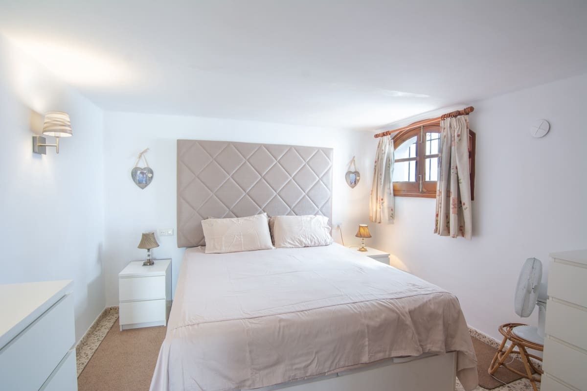 3 makuuhuone Huvila myytävänä paikassa Nerja mukana uima-altaan - 585 000 € (Ref: 9197547)