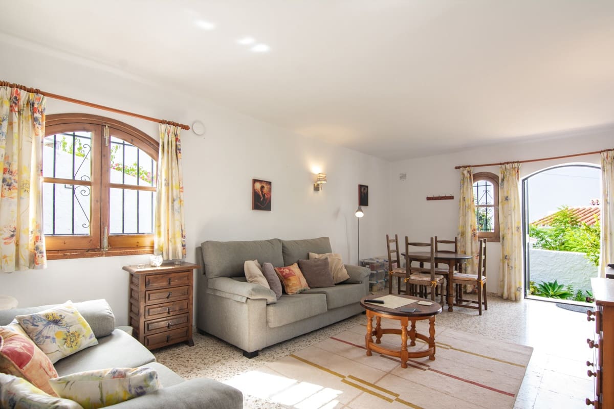 3 makuuhuone Huvila myytävänä paikassa Nerja mukana uima-altaan - 585 000 € (Ref: 9197547)