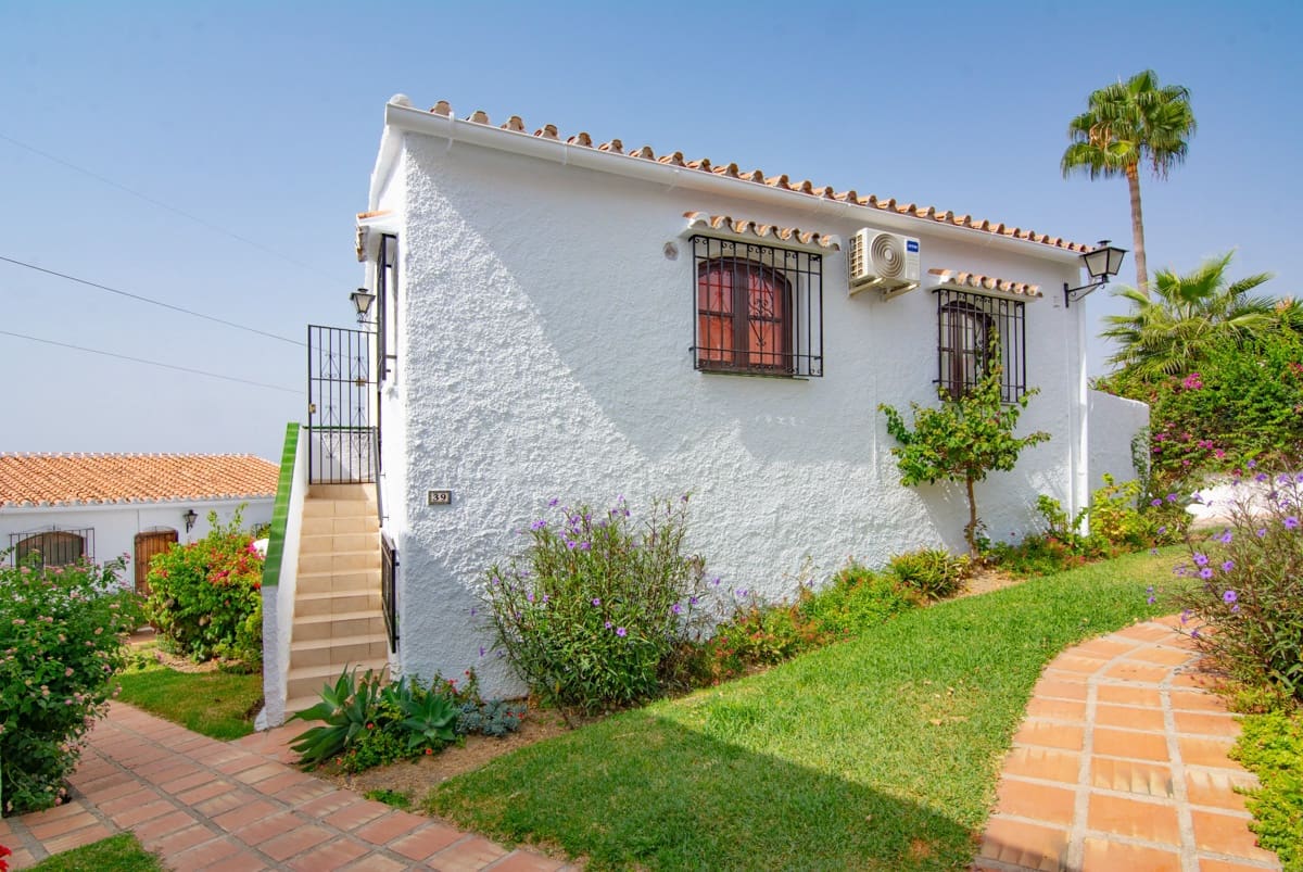 3 makuuhuone Huvila myytävänä paikassa Nerja mukana uima-altaan - 585 000 € (Ref: 9197547)