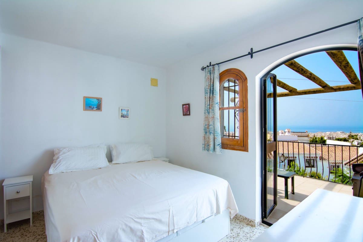 3 makuuhuone Huvila myytävänä paikassa Nerja mukana uima-altaan - 585 000 € (Ref: 9197547)