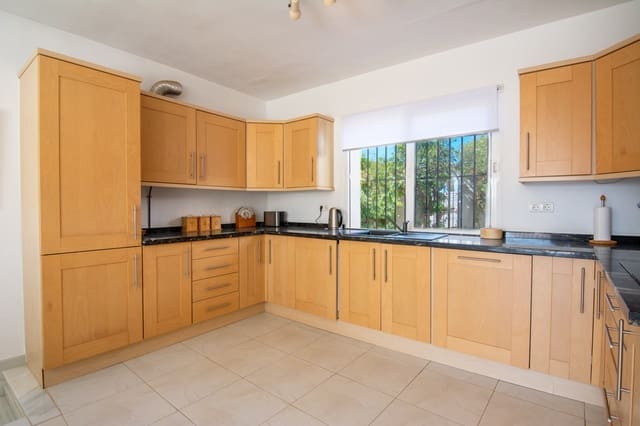 3 soveværelse Byhus til salg i Burriana, Nerja med swimmingpool - € 449.000 (Ref: 9228365)