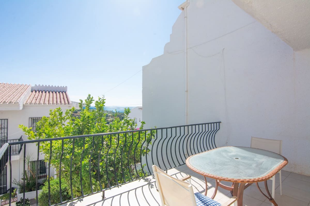 3 soveværelse Byhus til salg i Nerja med swimmingpool - € 449.000 (Ref: 9228365)