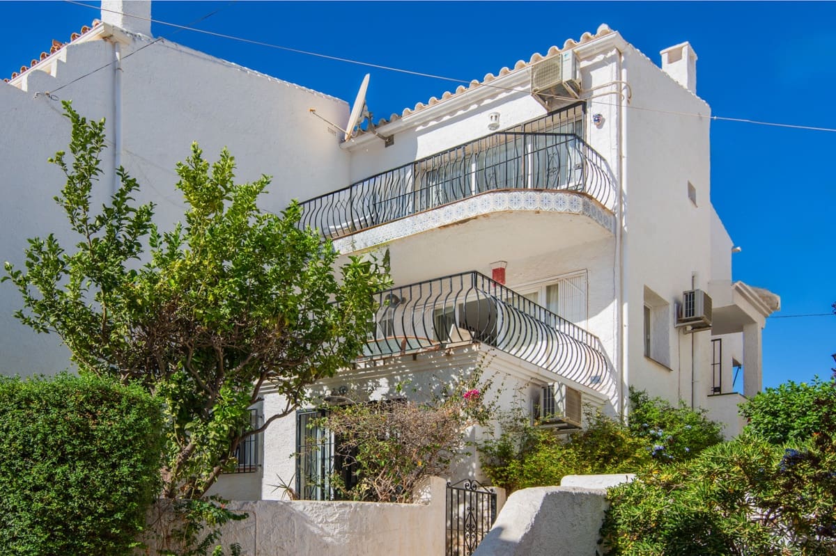 3 soveværelse Byhus til salg i Nerja med swimmingpool - € 449.000 (Ref: 9228365)