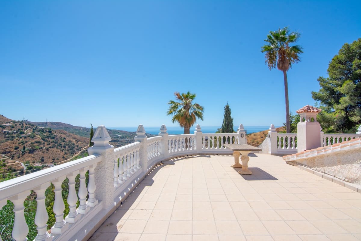 3 soveværelse Villa til salg i Torrox med swimmingpool - € 525.000 (Ref: 9242793)