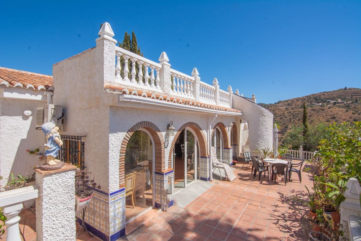 3 soveværelse Villa til salg i Torrox med swimmingpool - € 525.000 (Ref: 9242793)