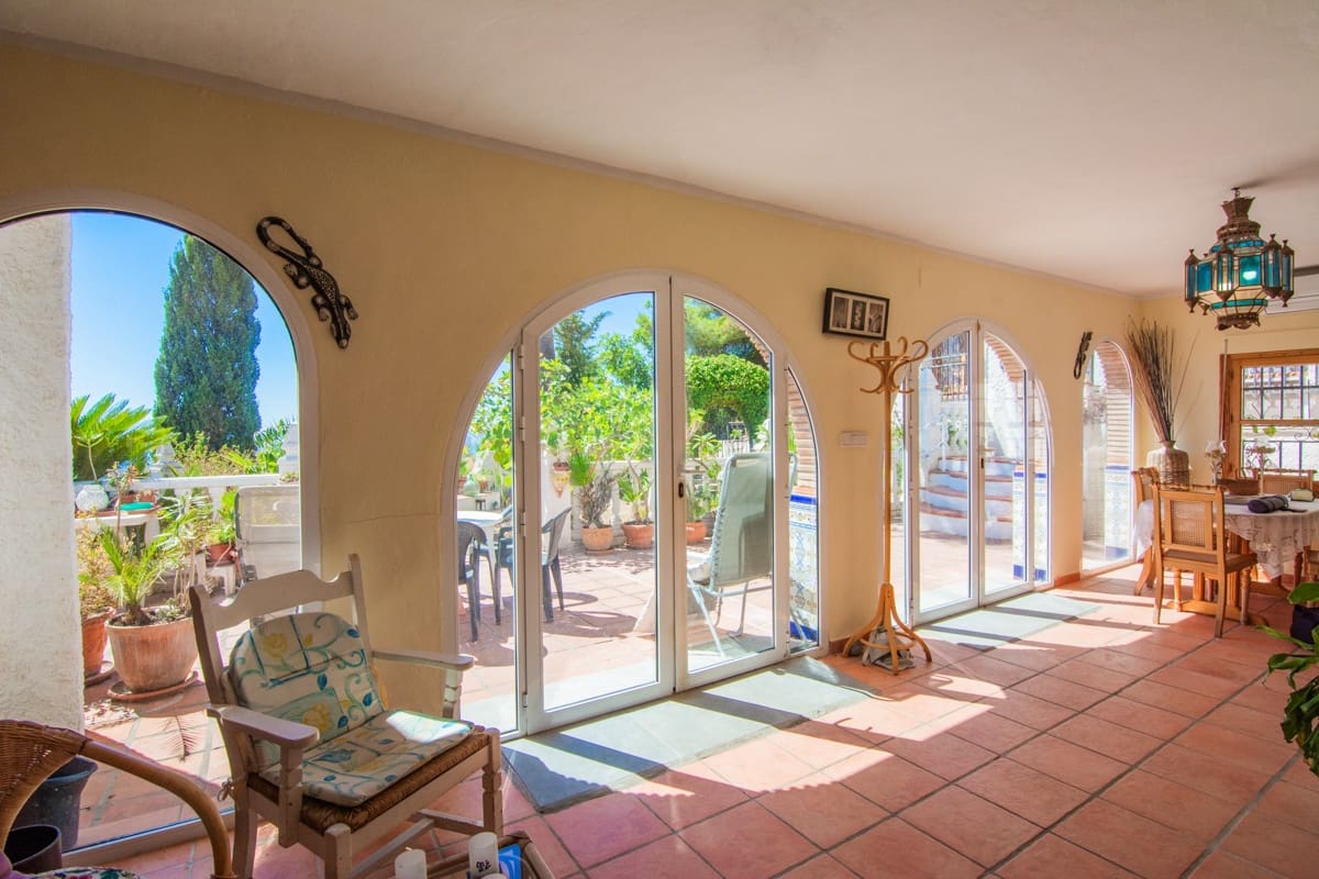 3 soveværelse Villa til salg i Torrox med swimmingpool - € 525.000 (Ref: 9242793)