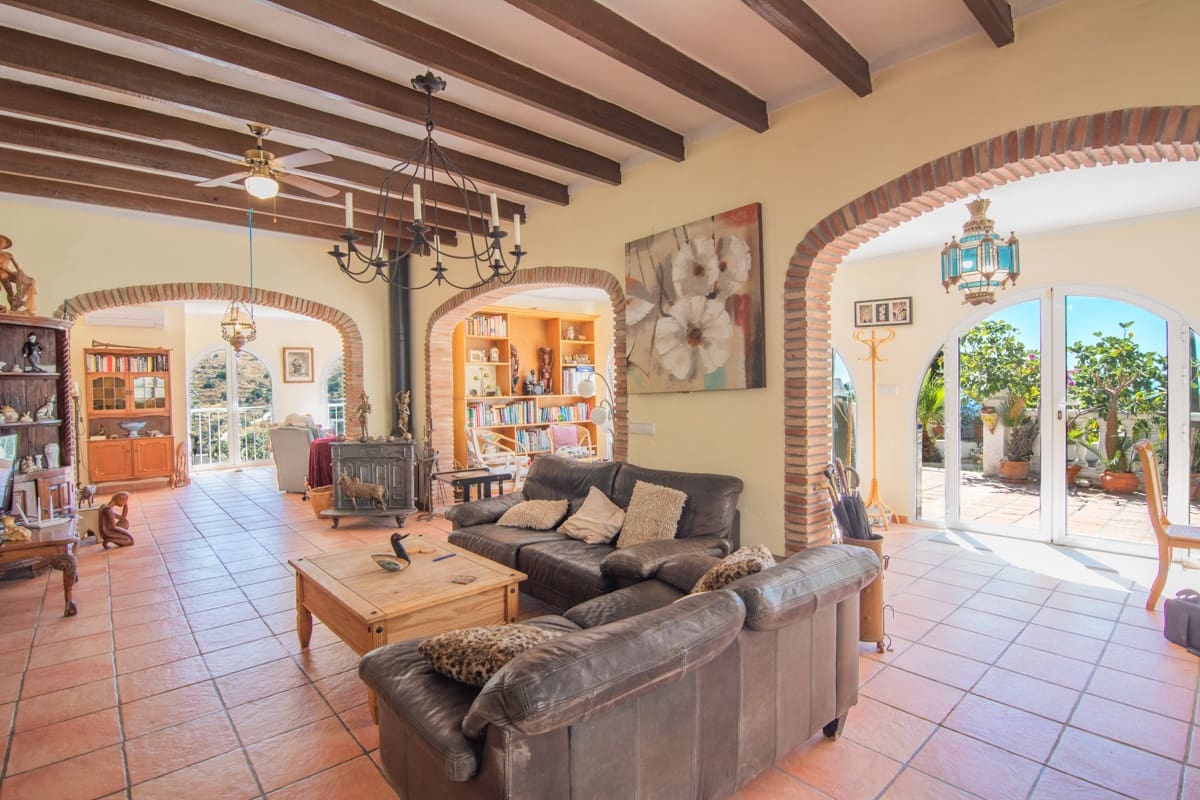 3 soveværelse Villa til salg i Torrox med swimmingpool - € 525.000 (Ref: 9242793)