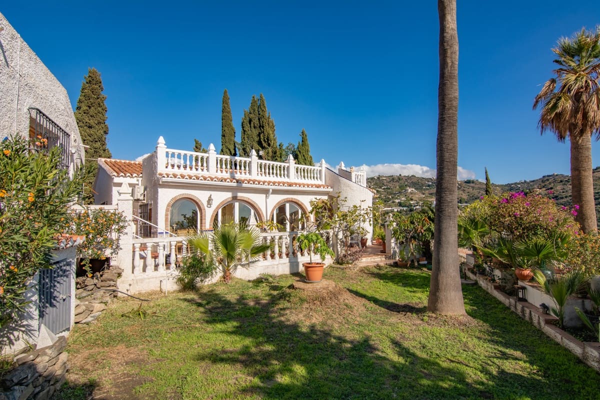 3 soveværelse Villa til salg i Torrox med swimmingpool - € 525.000 (Ref: 9242793)