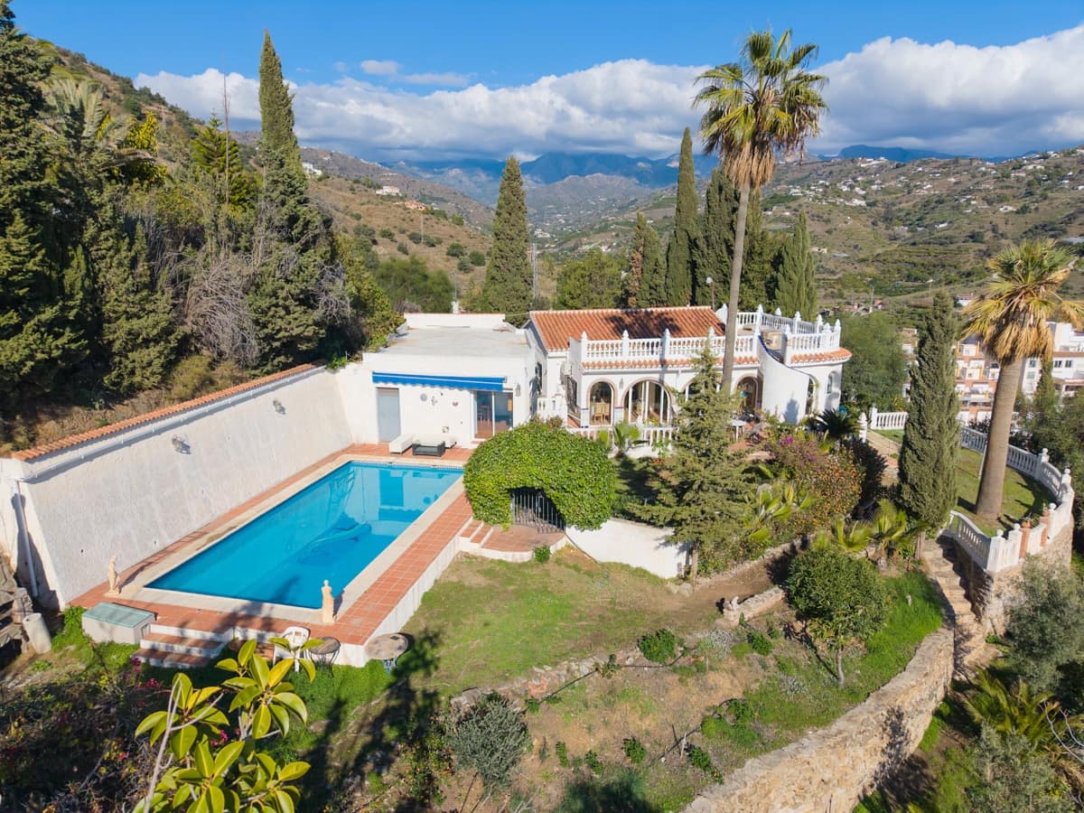 3 soveværelse Villa til salg i Torrox med swimmingpool - € 525.000 (Ref: 9242793)